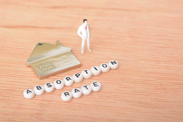 Quelle est la meilleure méthode pour isoler acoustiquement une pièce bruyante ?